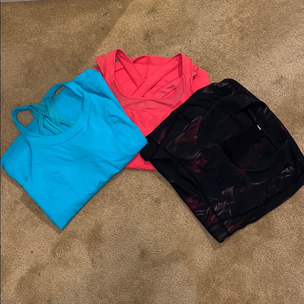 👚 Bundle of Lulu tanks with built-in bras! 👕